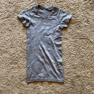 Lululemon swiftly size 2 gray SS
